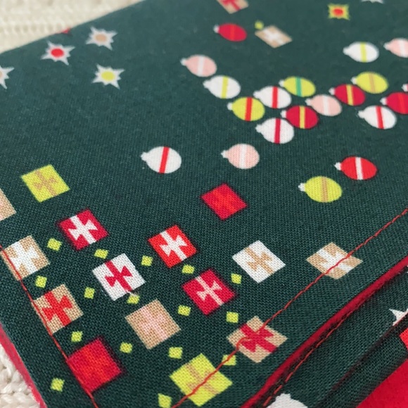 Ornament & Present Cloth Dinner Napkins, set of 4 - Picture 2 of 4